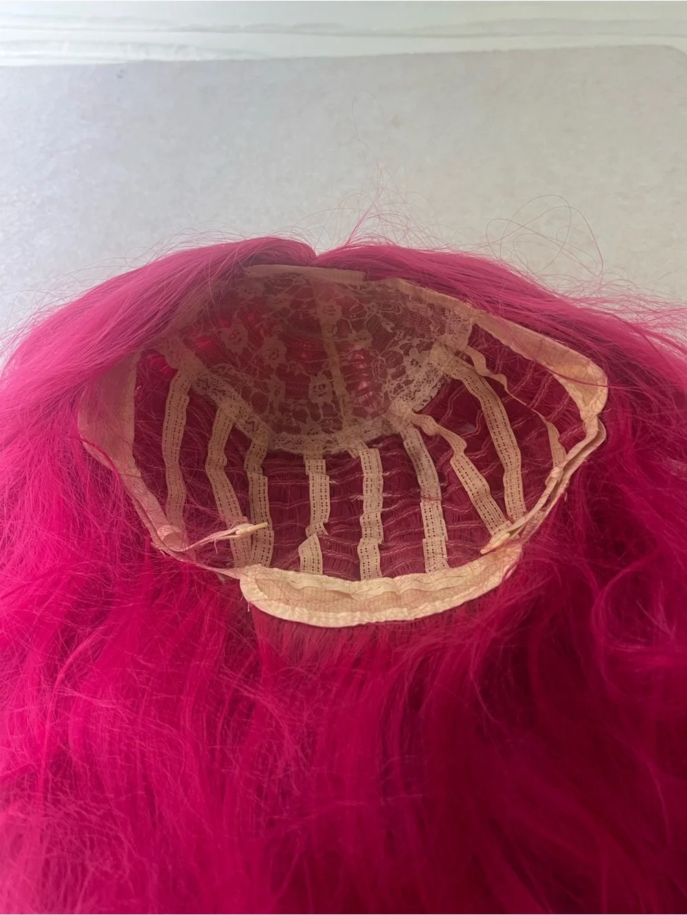Mira KPop Demon Hunters Pink Wig – Long Wavy Costume Hair